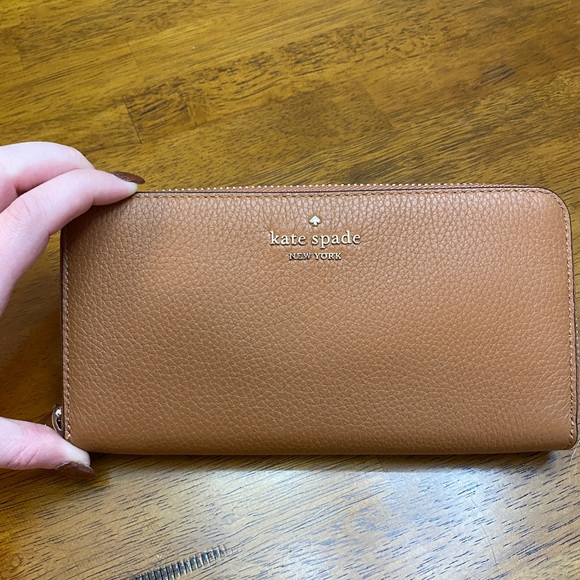 Kate Spade Large Cream Wallet - Picture 1 of 7